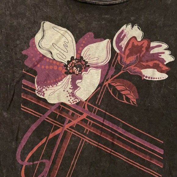 Short sleeve tee with floral graphic - Picture 2 of 4